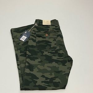 Universal Thread Women’s High-Rise Slim Straight Camo Jeans Size 4